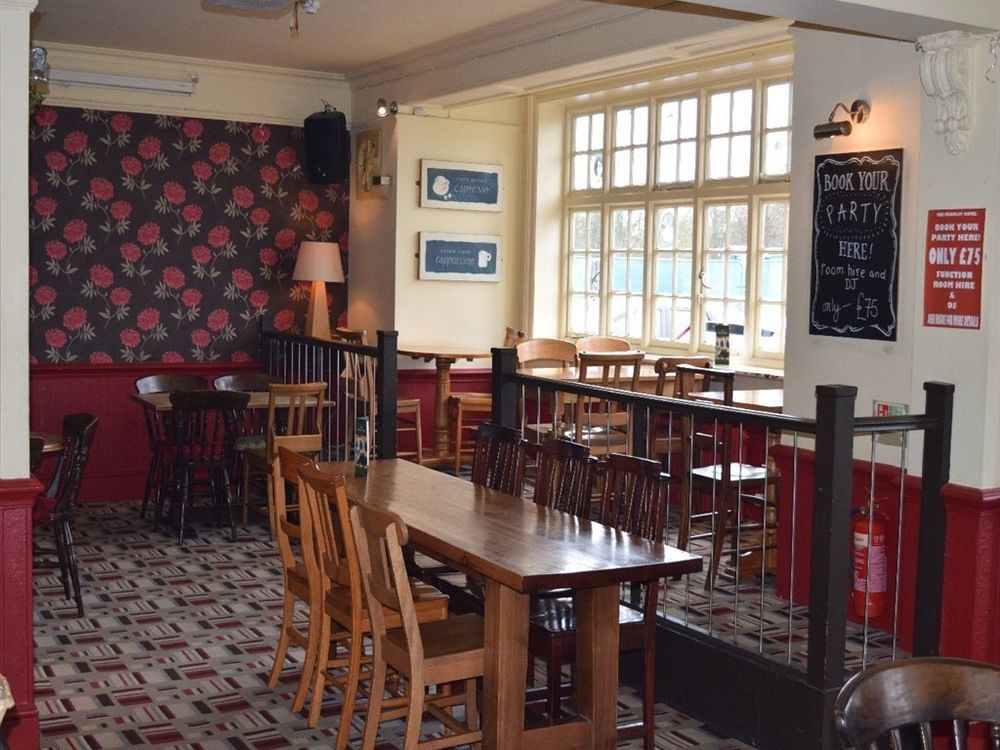 The Cranley Hotel Cranleigh Exterior foto